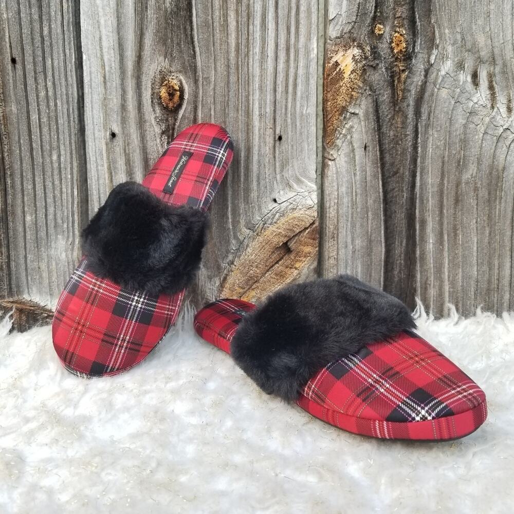 Plaid Slippers Red Black Faux Fur Trim Victoria's Secret Size M US 7-8 Cozy NWT